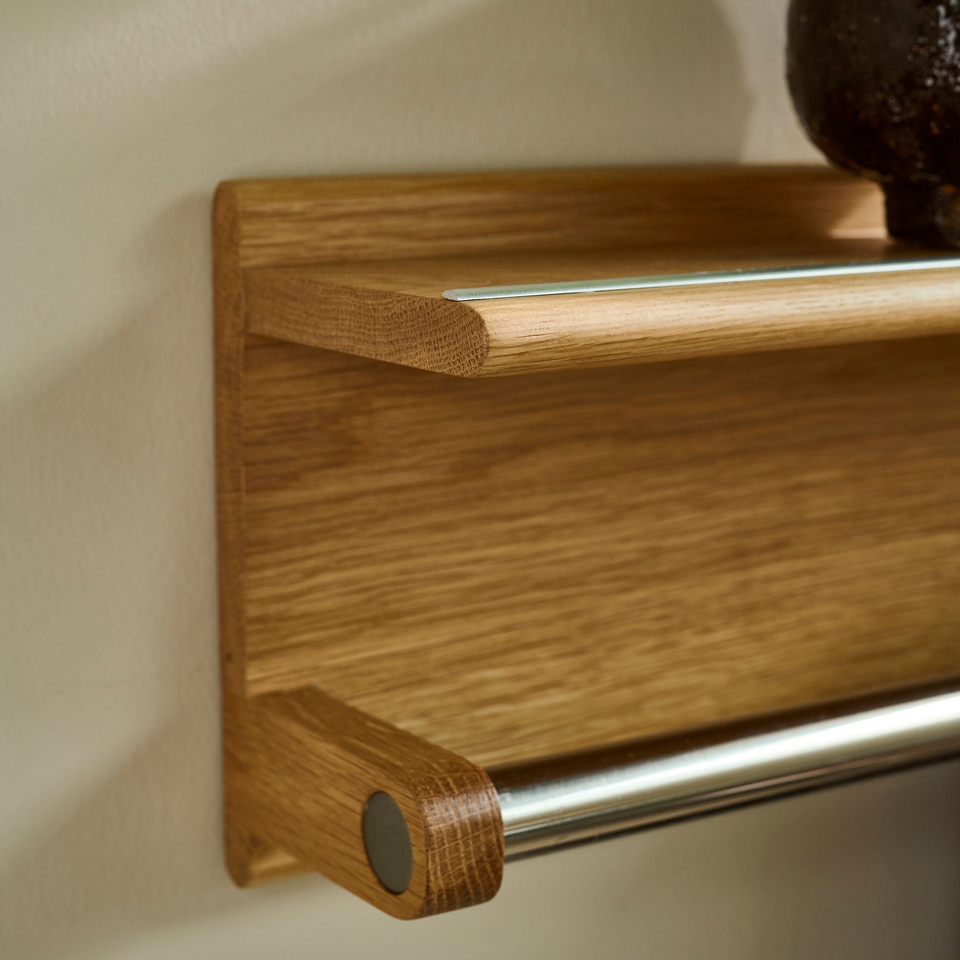 Wood II håndklædeholder i egetræ L60 cm